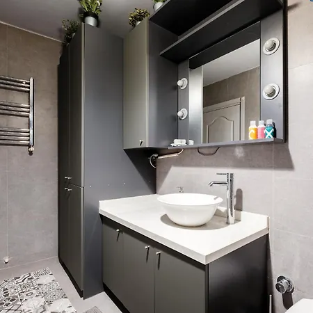 Апартаменты Vibrant Flat With Balcony 10 Min To Besiktas Sq